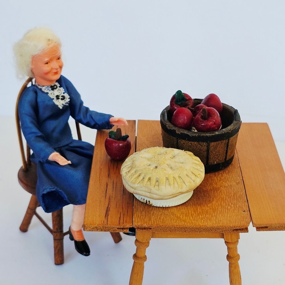 Vtg Miniature Dollhouse Apple Basket Red Apple Kitchen Farmhouse Harvest Country
